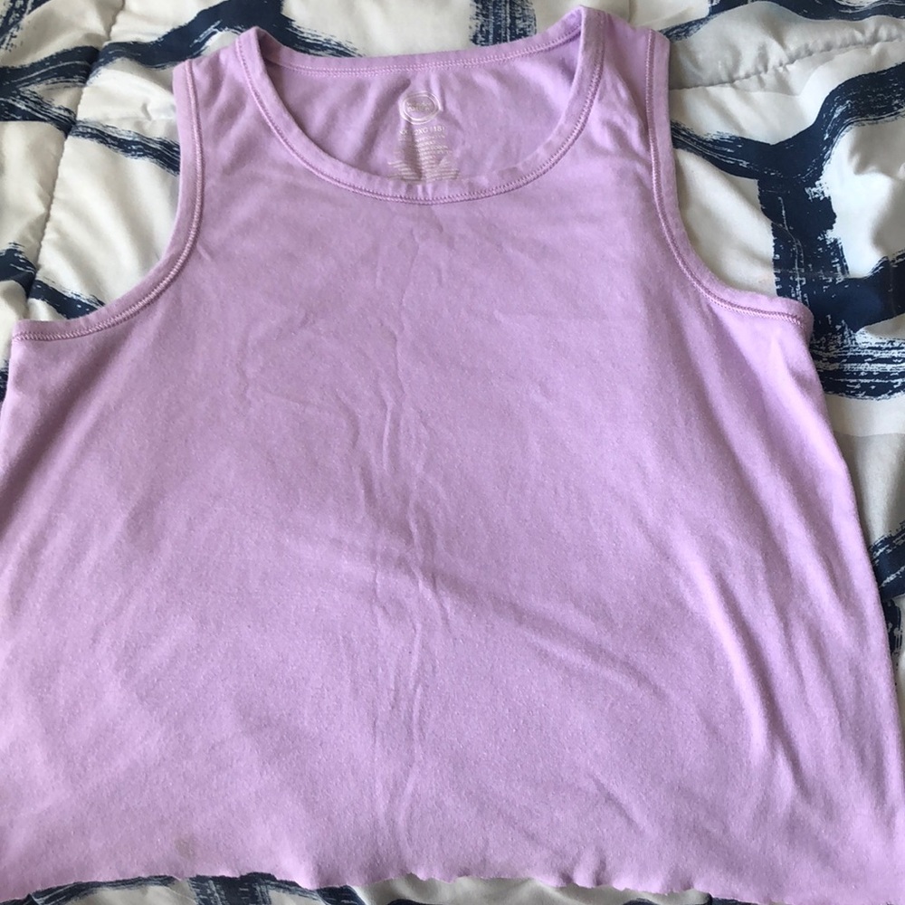 A LILAC CROP TOP WITH WAVE DESIGN AT THE BOTTOM